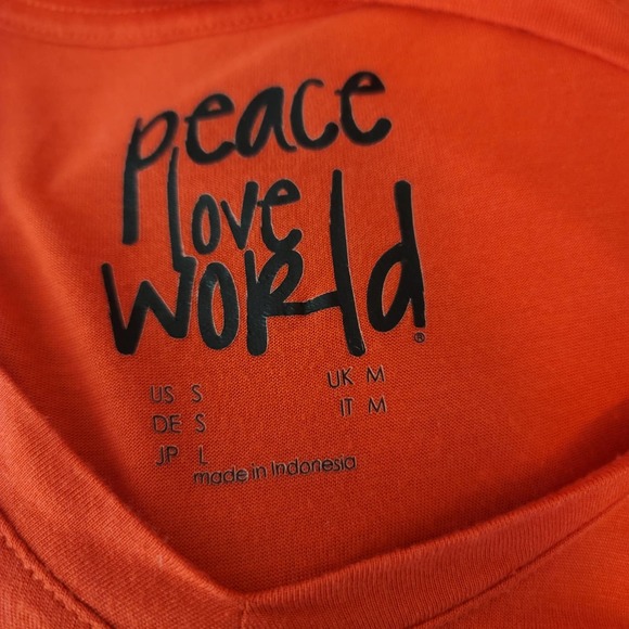 Peace Love World Red V Neck Short Sleeve Tee Shirt S - Picture 3 of 3